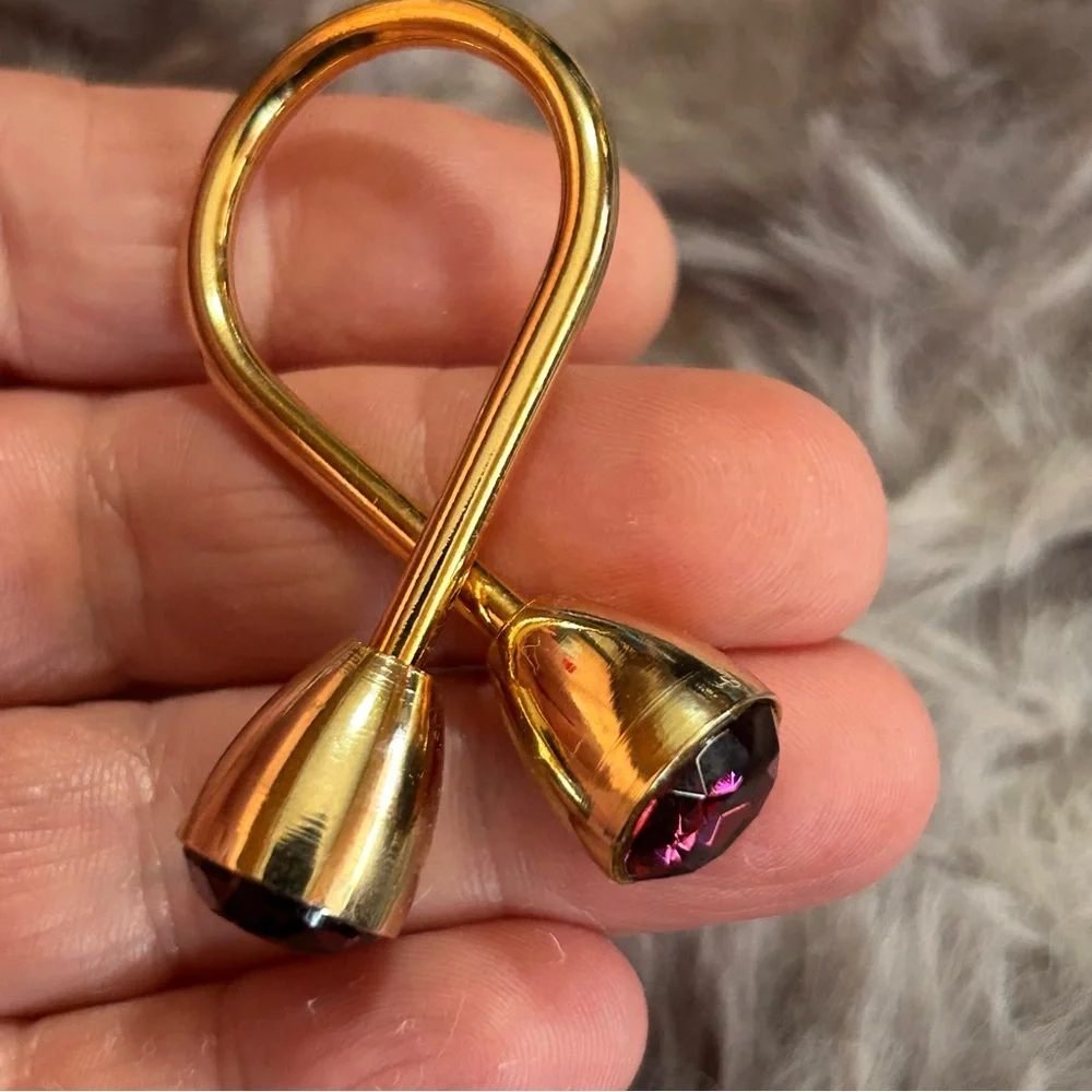 Vintage 70s faceted purple glass stone gold plated twist key fob